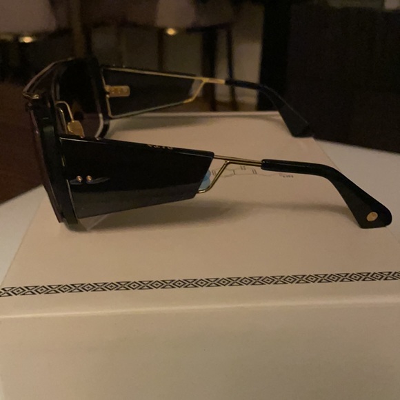 *Dita* Souliner Two - Picture 4 of 9